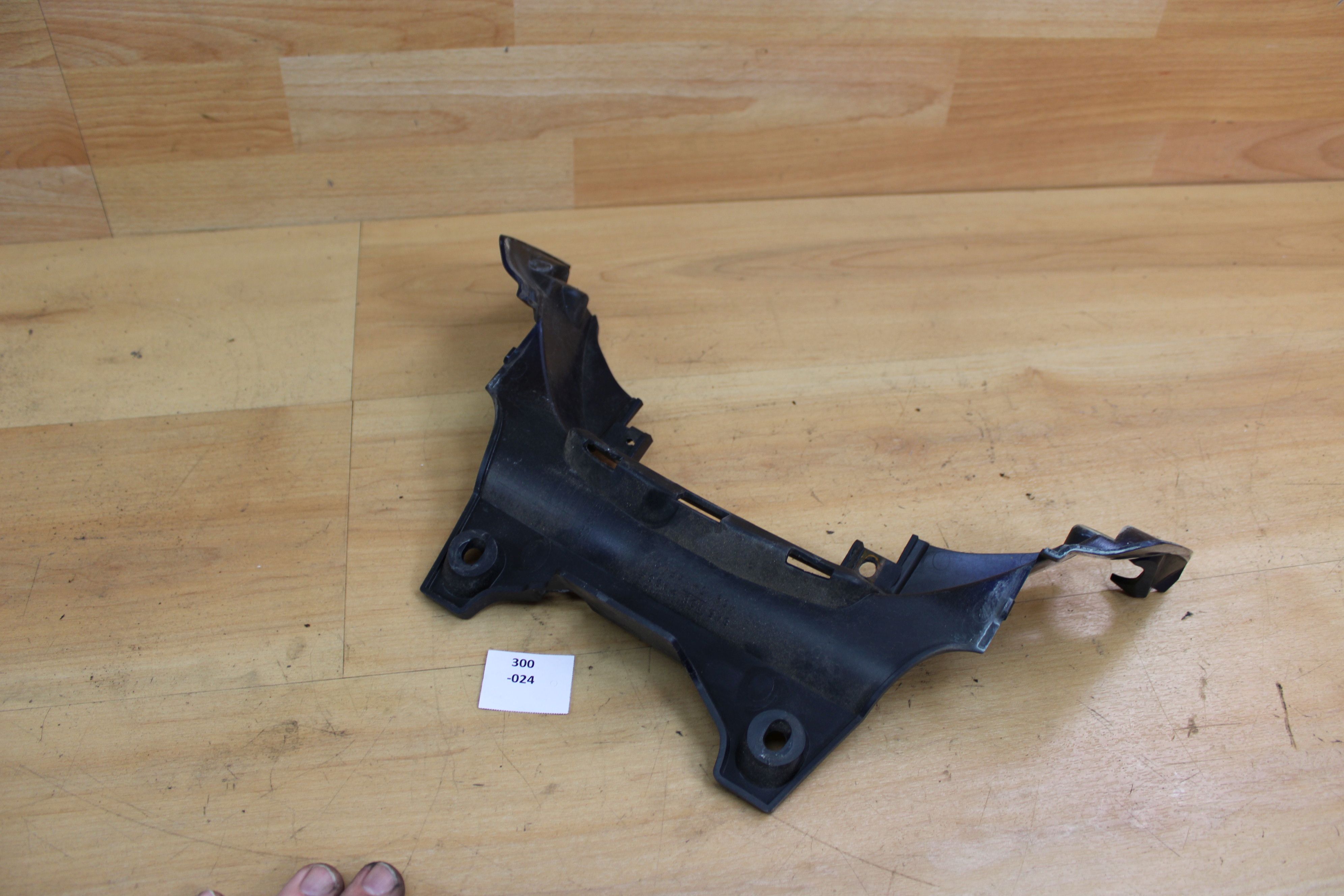 のん Suzuki AN400 Burgman WVAU 01-02 46215-14FA0 Verkleidungsteil 300