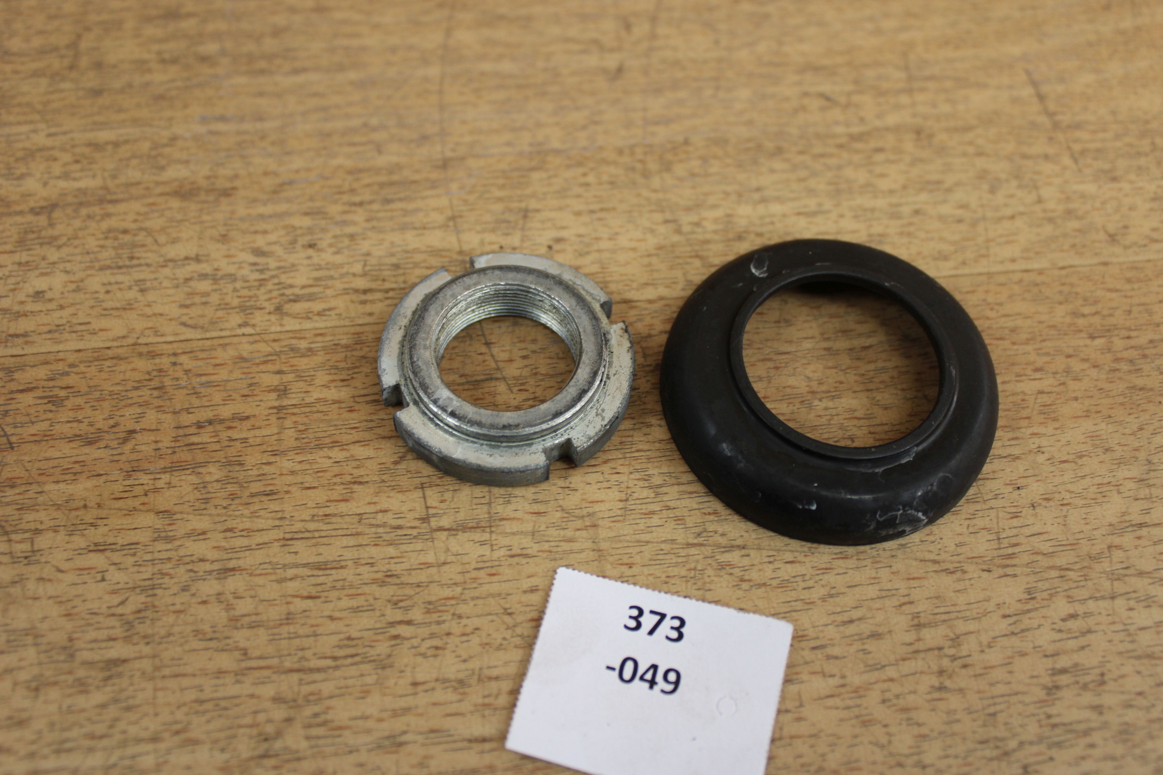 Suzuki RF900 R GT73B 94-97 51631-28000 Mutter Gabebrücke unten 373