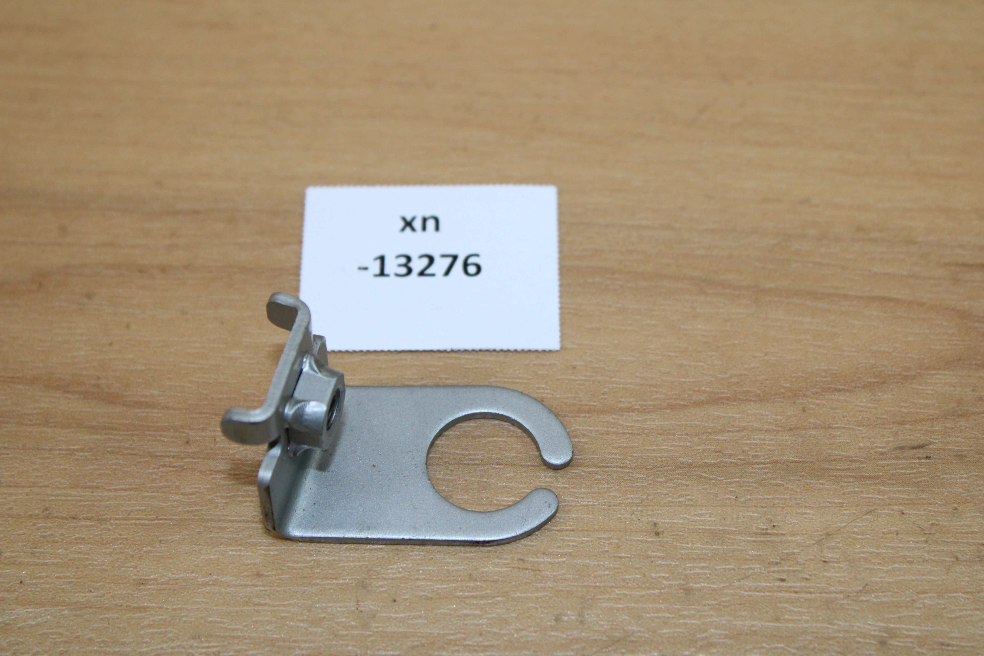 やすす　様 Kawasaki 32059-1081 Bracket-switch, Rear B NOS NEU genuine xn13276