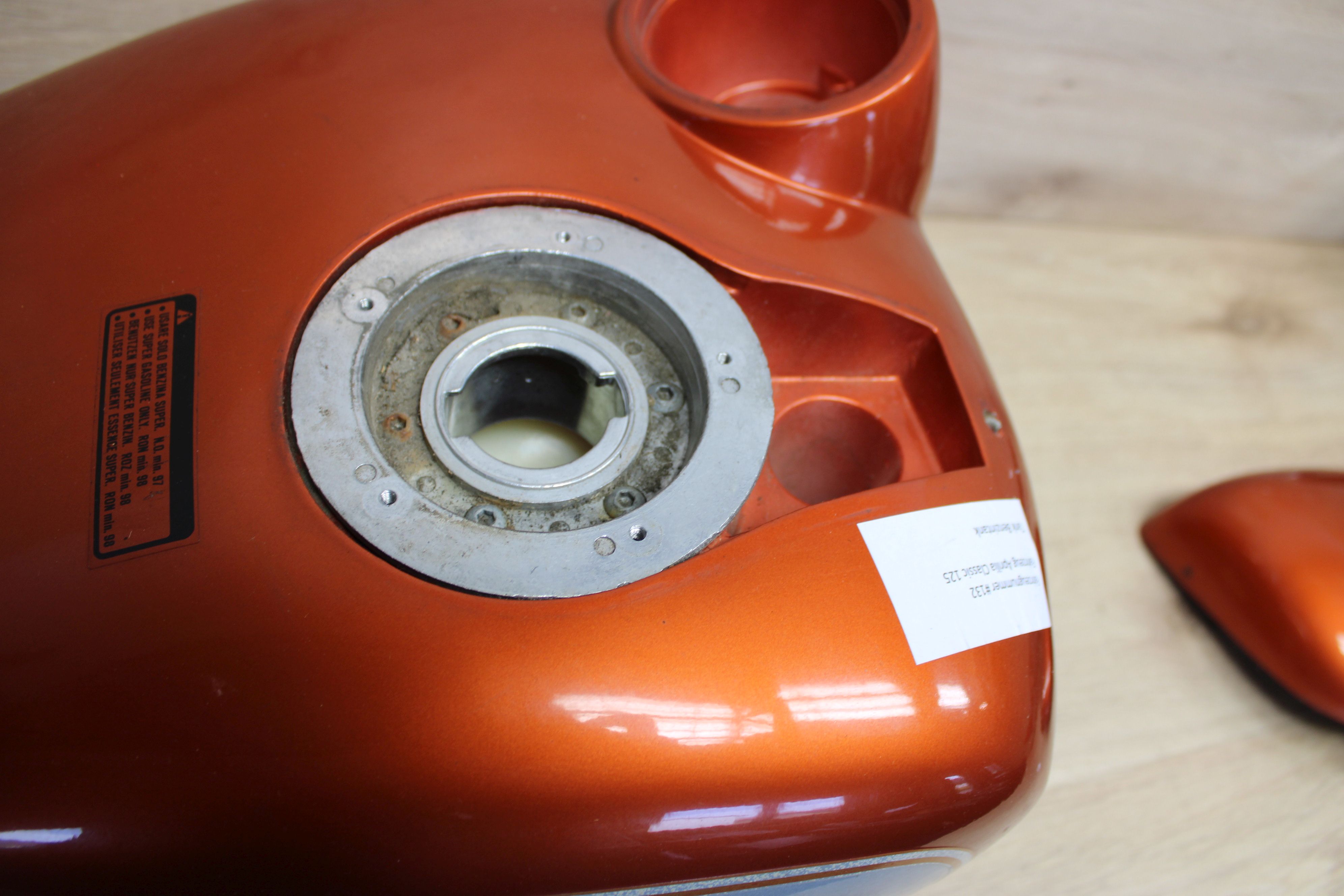 a Aprilia Classic 125 MF 97-01 Tank Benzintank 100562 xl10014