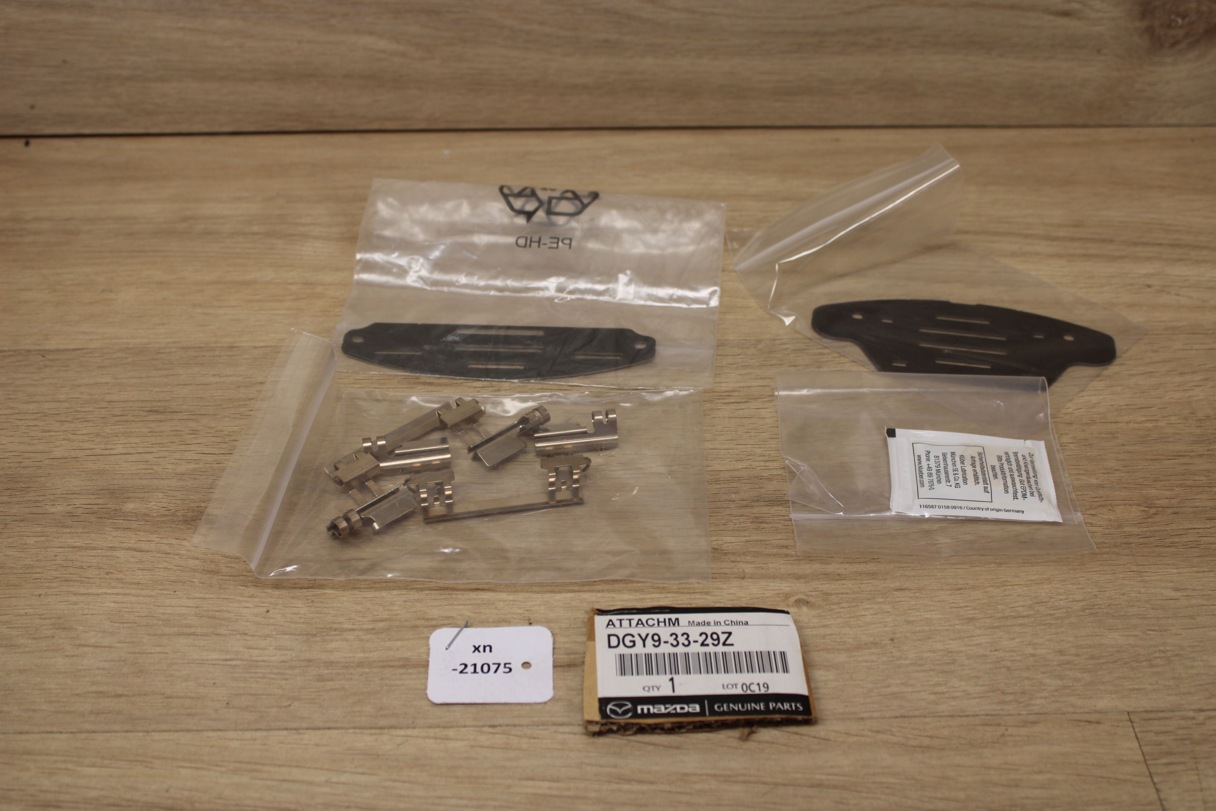 。 Mazda DGY9-33-29Z DGY93329Z Hardware Kit NOS NEU genuine