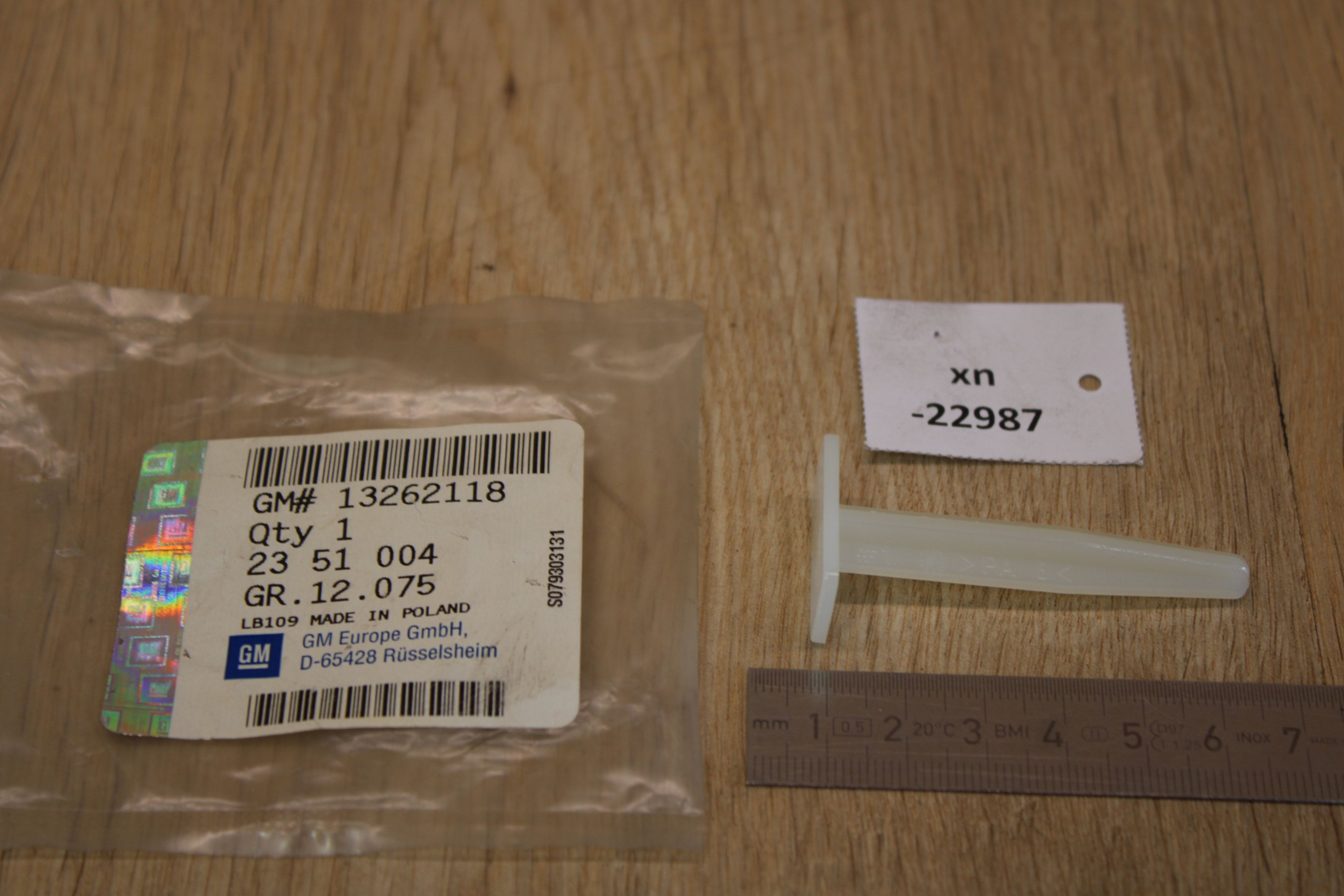 専用ページ105 GM General Motors 13262118 2351004 Dachkeil NOS NEU genuine