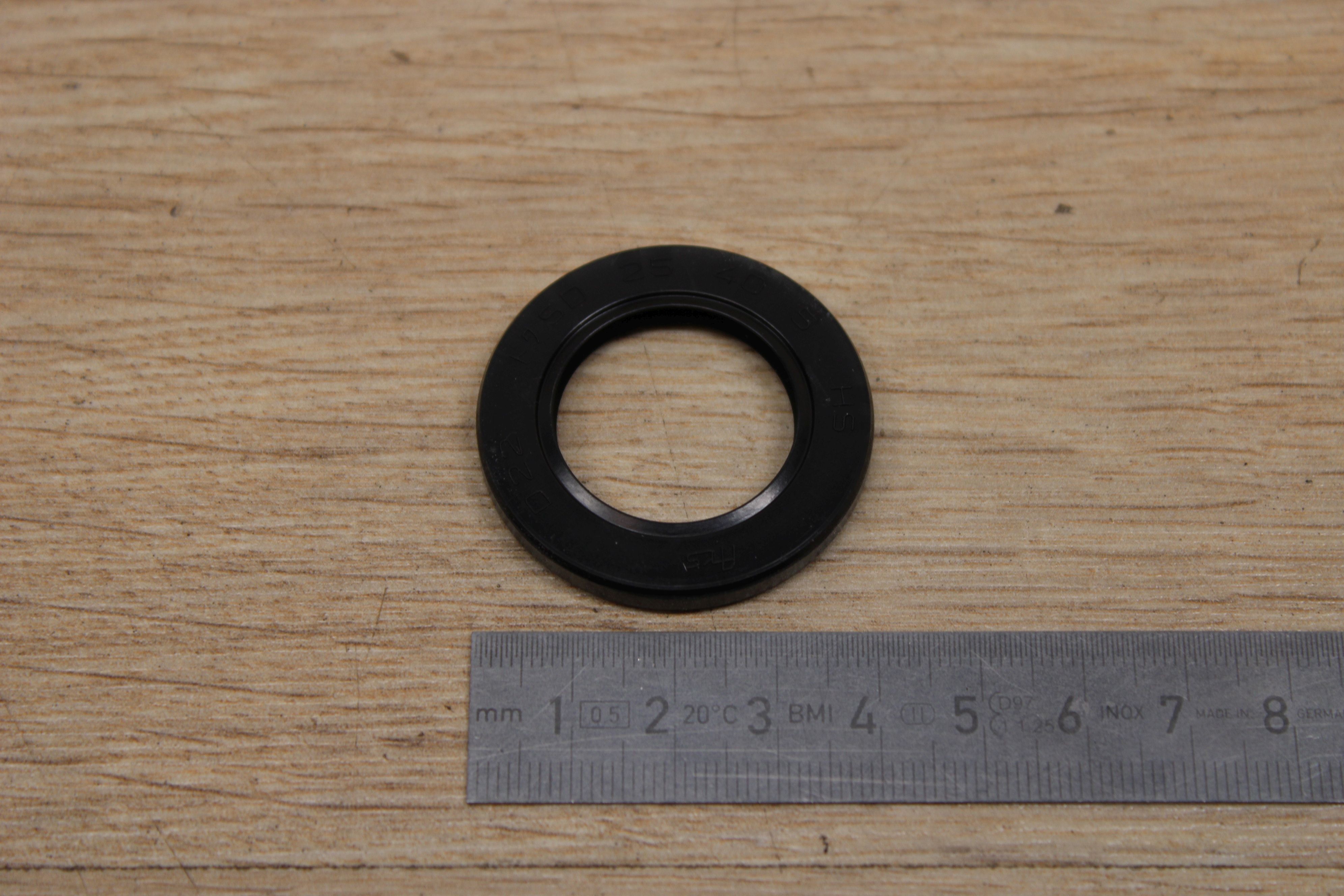 Yamaha 93102-25090 Oil Seal (25x40x5-256) NOS NEU genuine xs17177