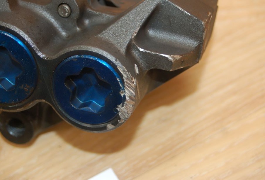K Yamaha YZF-R6 RJ05 RJ09 03-04 Bremssattel vorne links 177